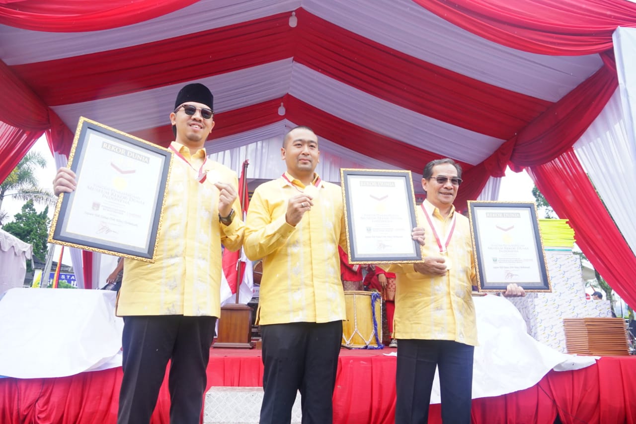 Hebat, Bukittinggi Sukses Pecahkan Rekor Dunia Sajian 5110 Gelas Teh Talua
