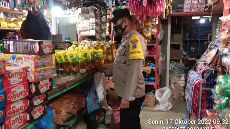 Bhabinkamtibmas Polsek Prapat Janji Monitoring Kelangkaan Minyak Goreng