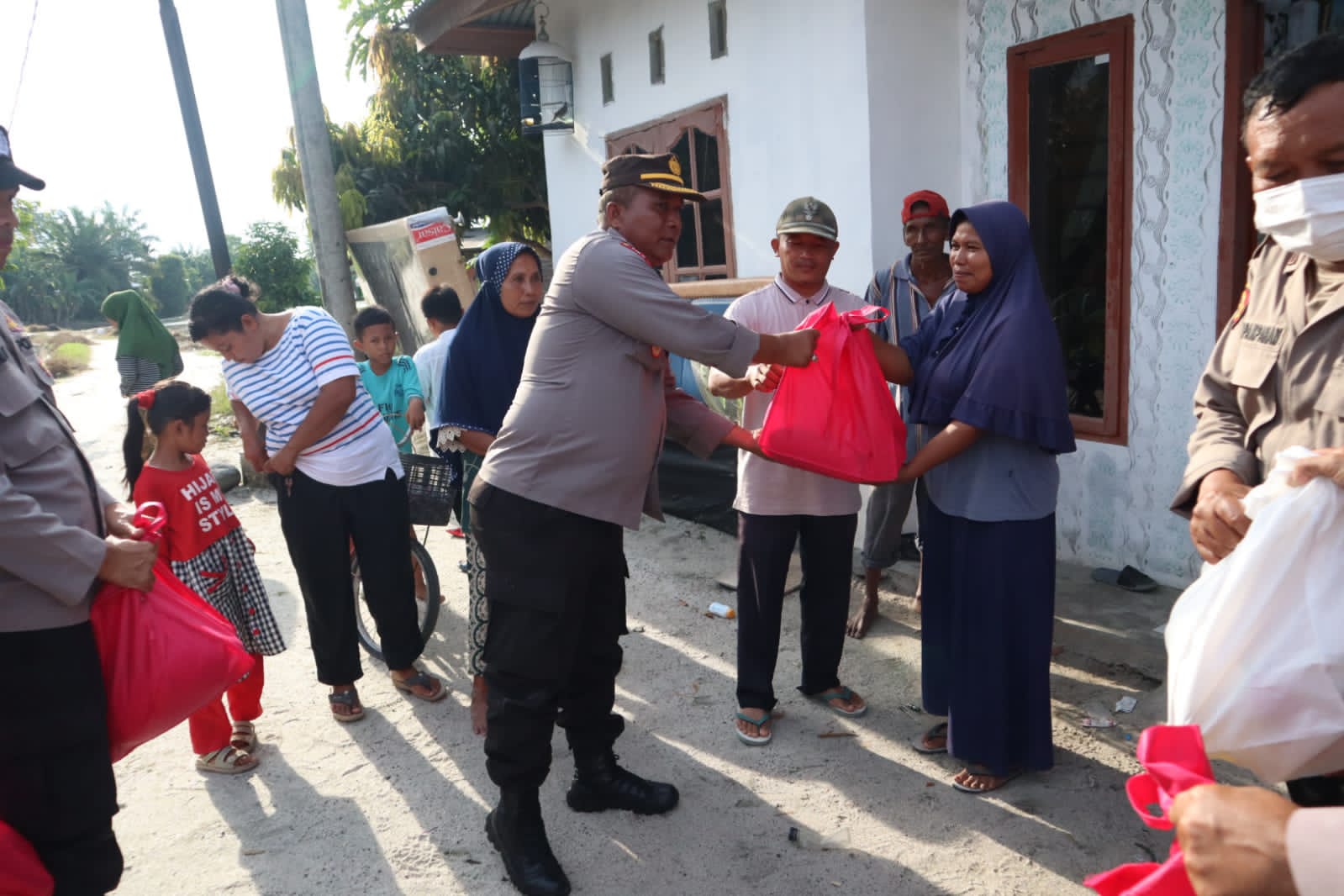Polres Sergai Berikan Bantuan Kepada Warga Kecamatan Perbaungan Musibah Bencana Alam