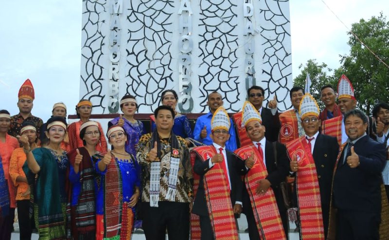 Bupati Samosir Ucapkan Selamat Mangarajahon Tugu Op. Tuan Rumahorbo