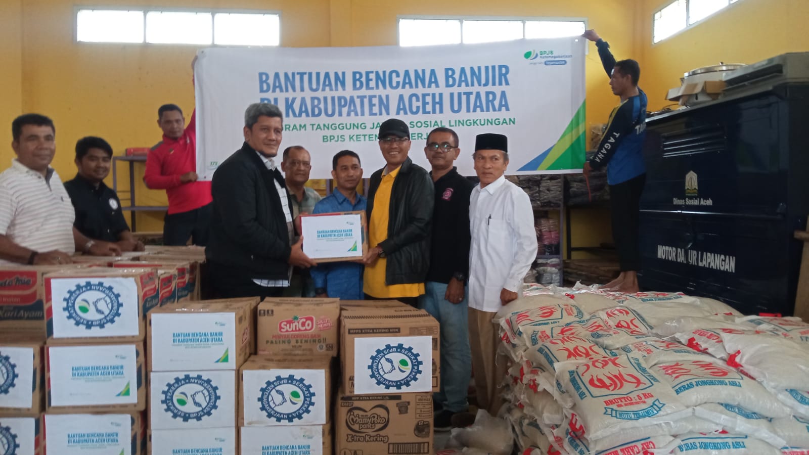 BPJS Ketenagakerjaan Serahkan Bantuan Kepada Korban Banjir di Aceh Utara