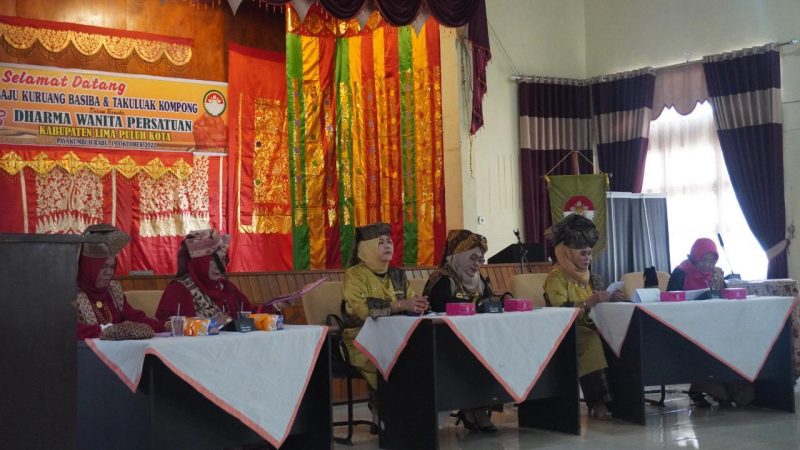 Lestarikan Pakaian Perempuan Minang, DWP Limapuluh Kota Gelar Lomba Baju Kuruang Basiba dan Tangkuluak Kompong
