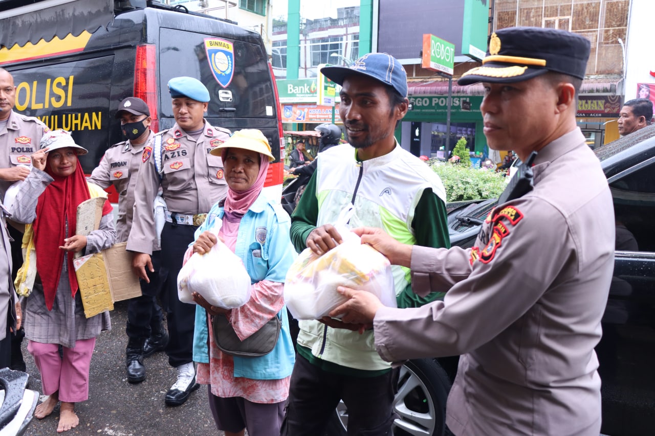 Peringati HUT Humas Ke-71 Polres Langsa Bagikan 100 Paket Sembako