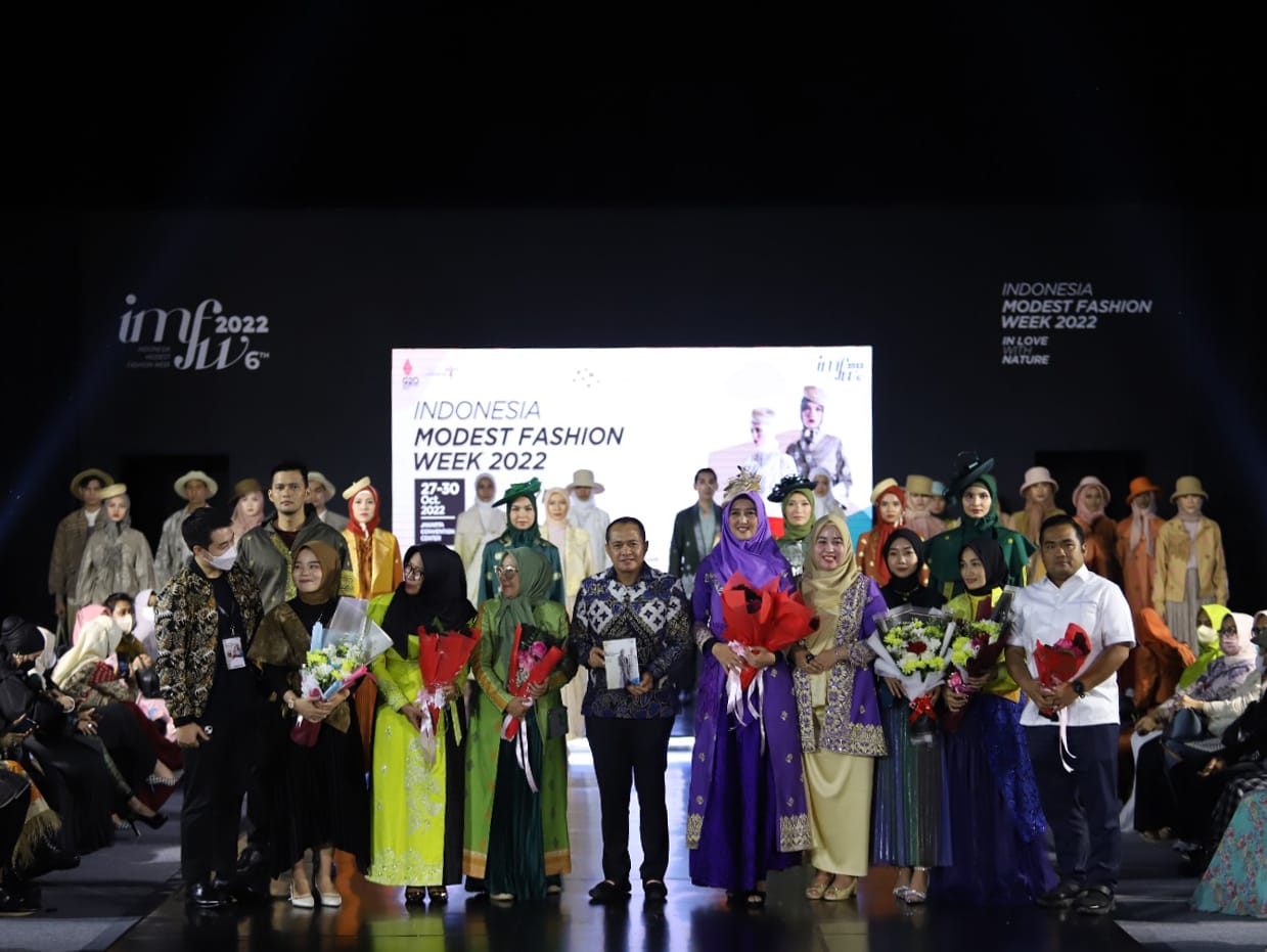 Wastra Batu Bara Tampil di IMFW 2022