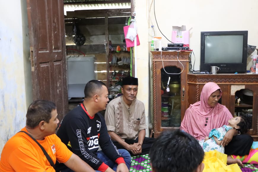 Beri motivasi,Kapolres Aceh Barat Kunjungi Anak Alami Suspec Cerebral Palsy