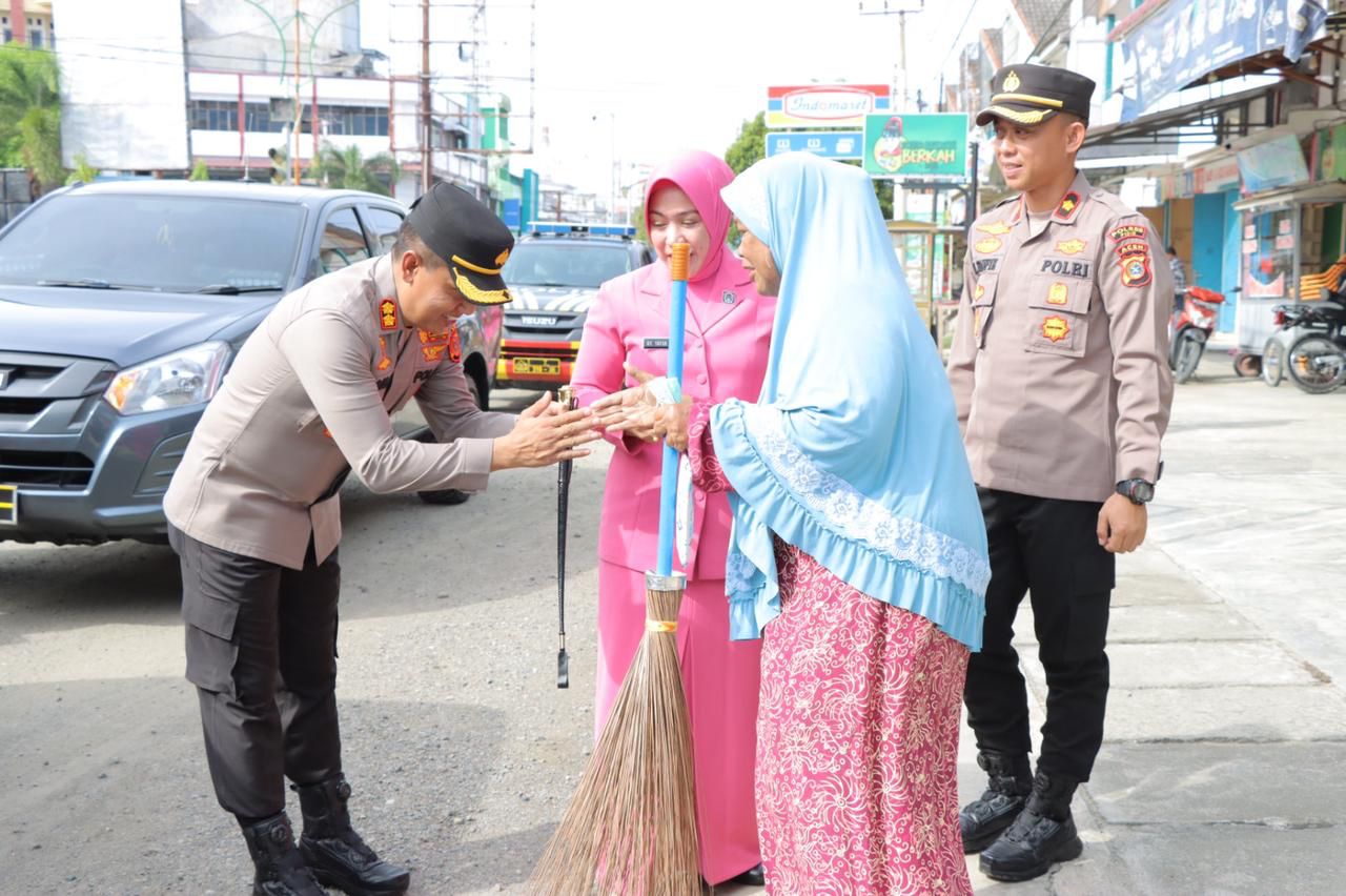 Peduli Sesama, Polres Pidie Beri Bantuan Sosial dan Pelayanan Kesehatan Bagi Masyarakat Pidie