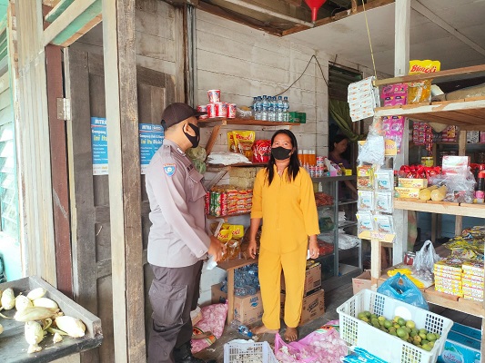 Bhabinkamtibmas Polsek Anggana Sambangi dan Berikan Himbauan Kamtibmas kepada Pedagang di Pasar Subuh