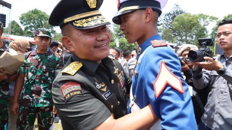 Wisuda Prabhatar TNI, Putra KSAD Dudung Dapat Acungan Jempol dari Jenderal Andika