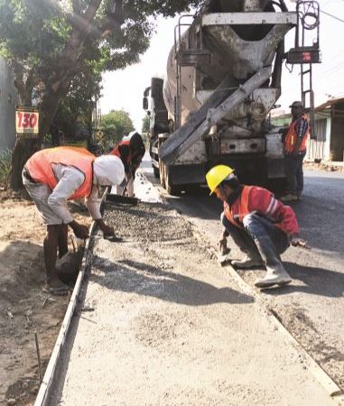 Dinas PUPR Mengawal Penuh Pengerjaan jalan Desa Krebet Sampai Gondanglegi