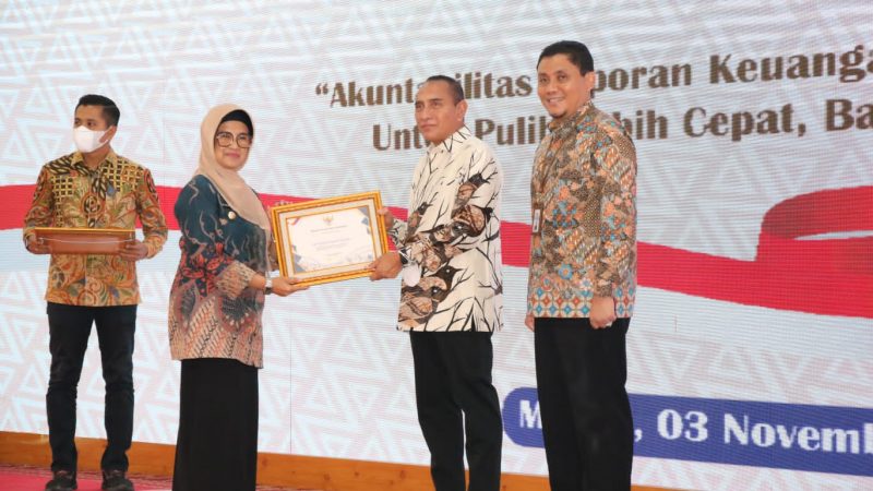 Wali Kota Pematang Siantar Terima Penghargaan dari Menkeu Atas Prestasi Opini WTP LKPD TA 2021