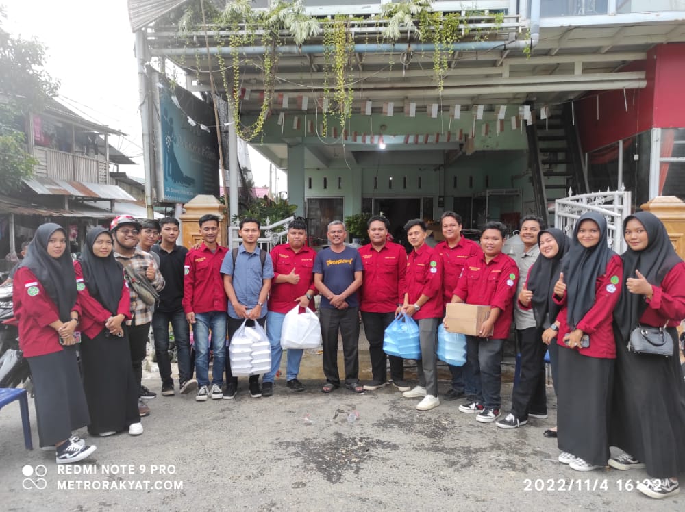 BEM Fakultas Hukum Unsam Salurkan Bantuan Untuk Korban Banjir di Gampong Pondok Pabrik