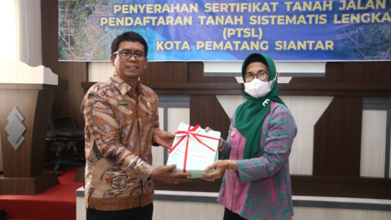 Wali Kota Susanti Terima 189 Sertifikat Tanah Aset Pemko Pematang Siantar dari Kantor ATR BPN Siantar