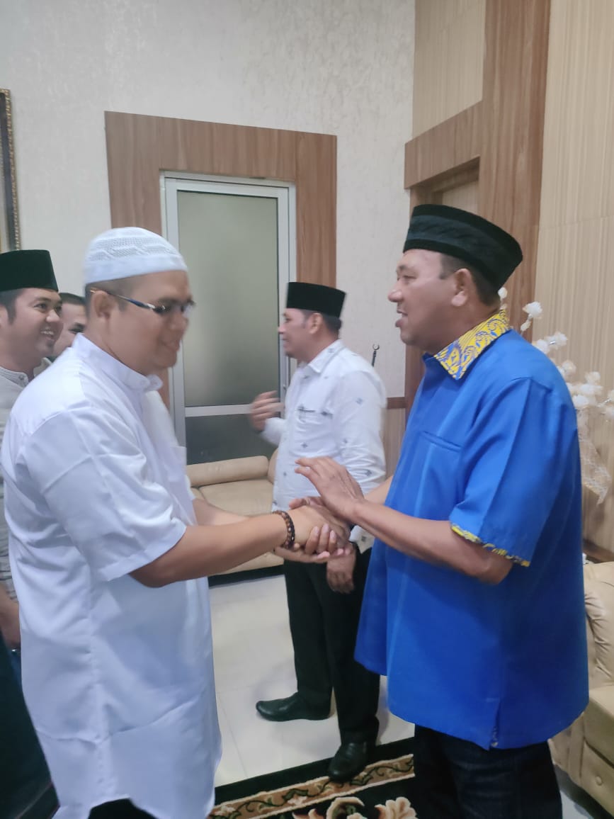 Plt Bupati Langkat Dengan Anggaran Pribadi Membawa 15 Orang Warga Berangkat Umroh Bersama