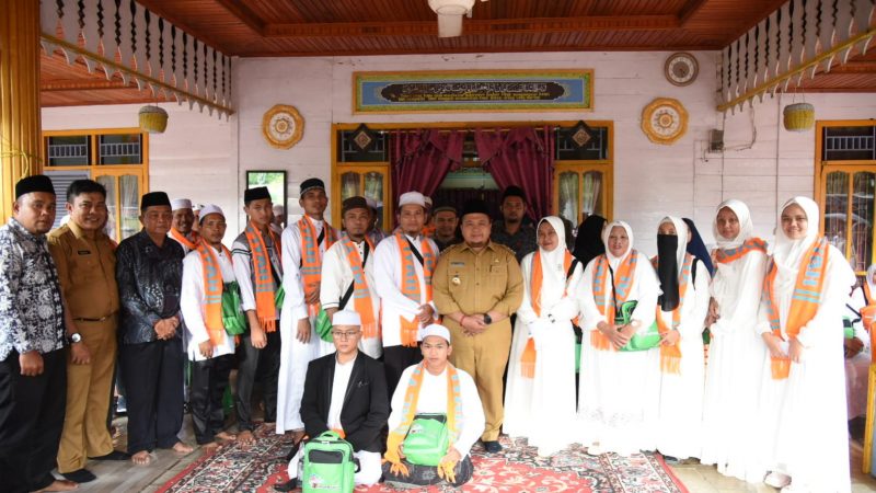 Dolly Pasaribu Berangkatkan 120 Jamaah Umroh Dan 13 Pemenang MTQ Tapsel