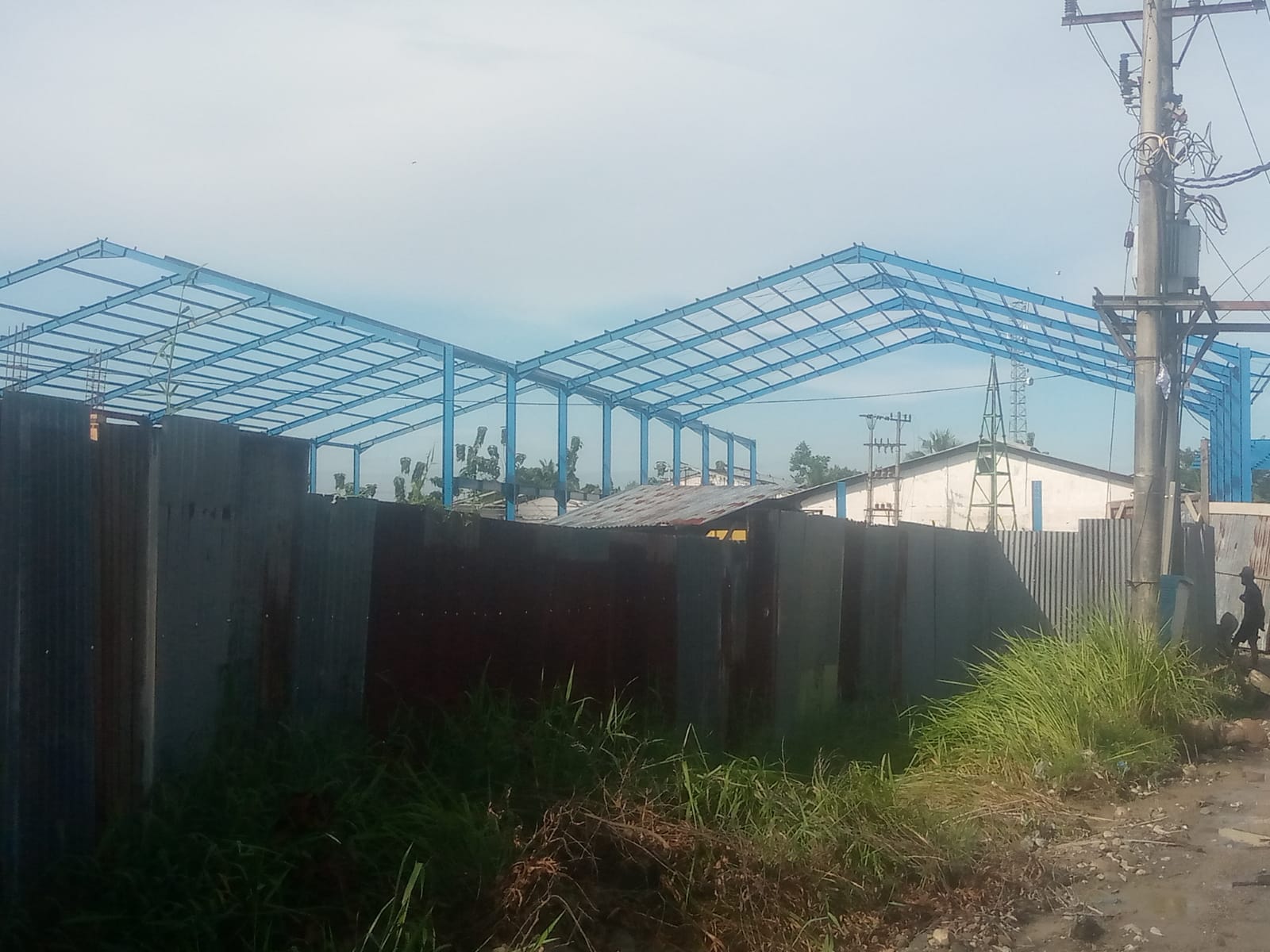 Gawat! Diduga Kerangka Baja Gudang Industri Tak Kantongi IMB