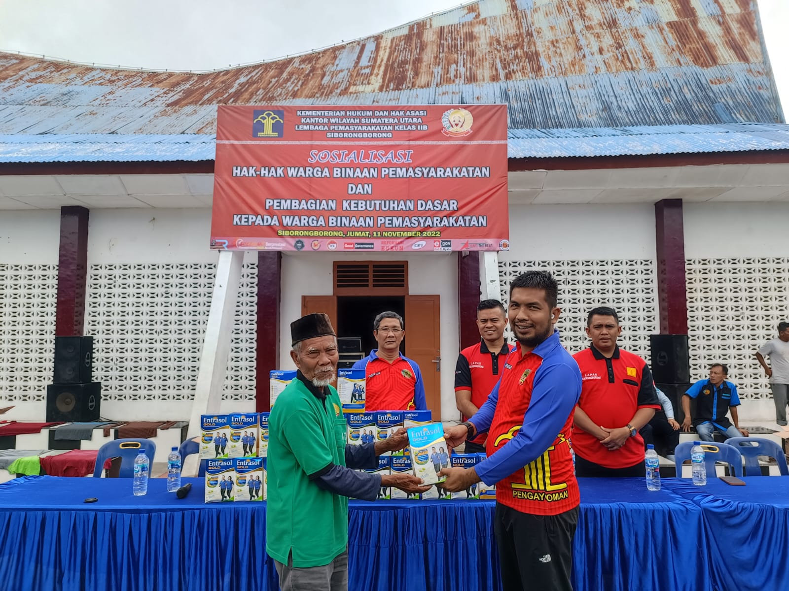 Lapas Siborongborong Sosialisasi Hak dan kewajiban Warga Binaan dan Bagikan Peralatan Mandi