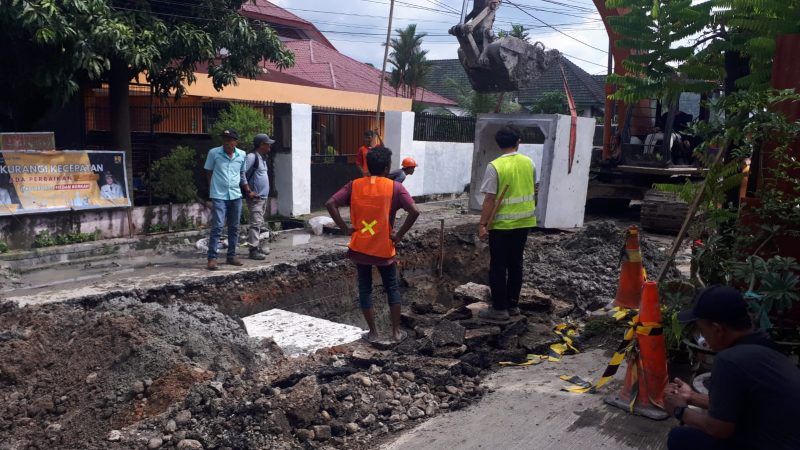 DPRD Medan Sesalkan Kinerja Pemborong Biarkan Tumpukan Tanah Bekas Galian Parit di Badan Jalan