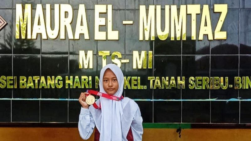 Nadia Zafira Siswi Madrasah Ibtidaiyah Swasta (MIS) Maura El Mumtaz Binjai,Juara I Sprint 60 M tingkat pelajar