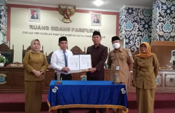 Wali Kota Pangkalpinang Maulan Aklil Menghadiri Rapat Paripurna