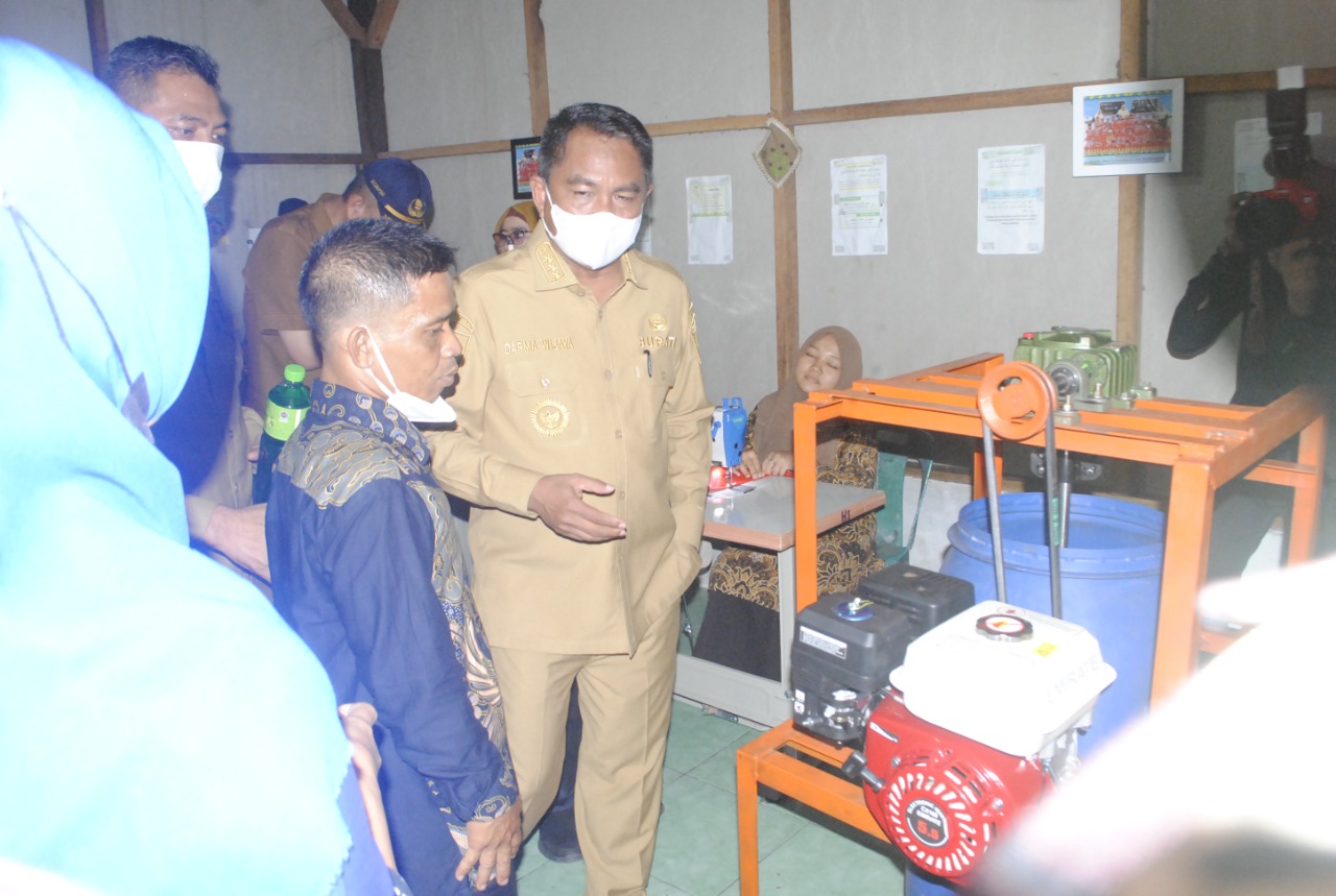 Tingkatkan Perekonomian, Bupati Sergai Salurkan Bantuan Alat Produksi IKM