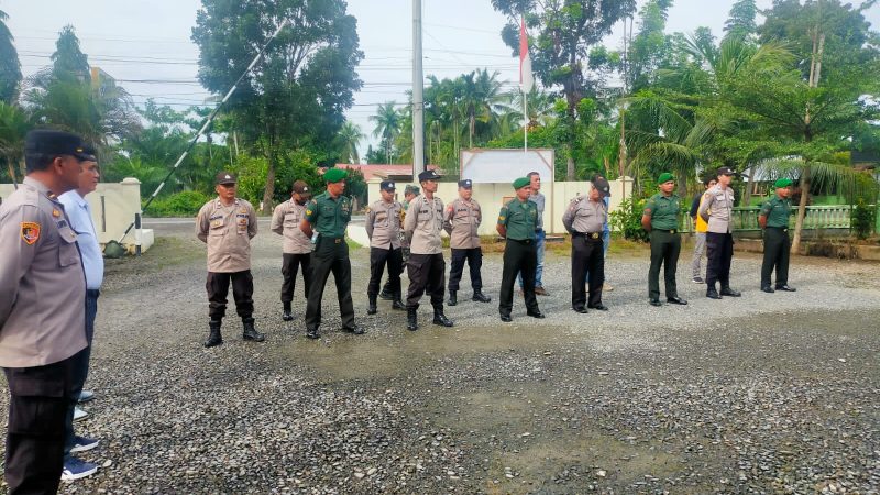 Tingkatkan Sinergitas Polsek Gebang Gelar Apel Gabungan TNI – POLRI