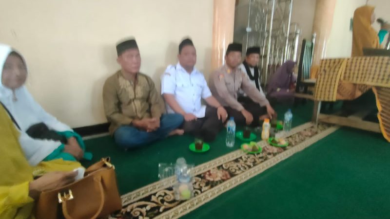 Polsek Secanggang Polres Langkat Hadiri Pengajian Al-Hidayah di Desa Pantai Gading kec. Secanggang Kab. Langkat