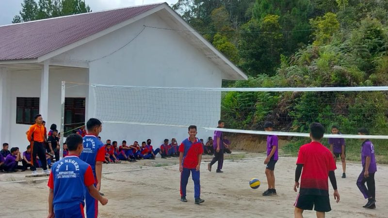 Peringatan Hari Guru Nasional di SMA N 1 Sipahutar Sangat Meriah