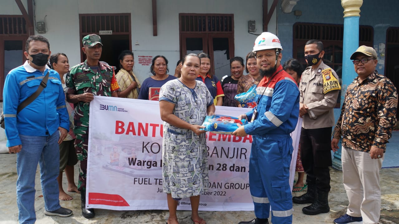 FT Medan Group Salurkan Bantuan Sembako untuk Korban Banjir