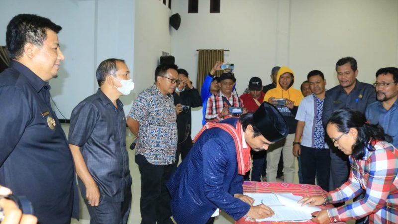 Paripurna DPRD Samosir Pengesahan APBD Tahun 2023