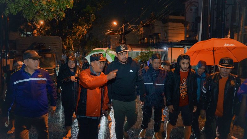 Bobby Nasution Tinjau Banjir Jalan Perjuangan, Pastikan Warga Aman & Dilayani Dengan Baik
