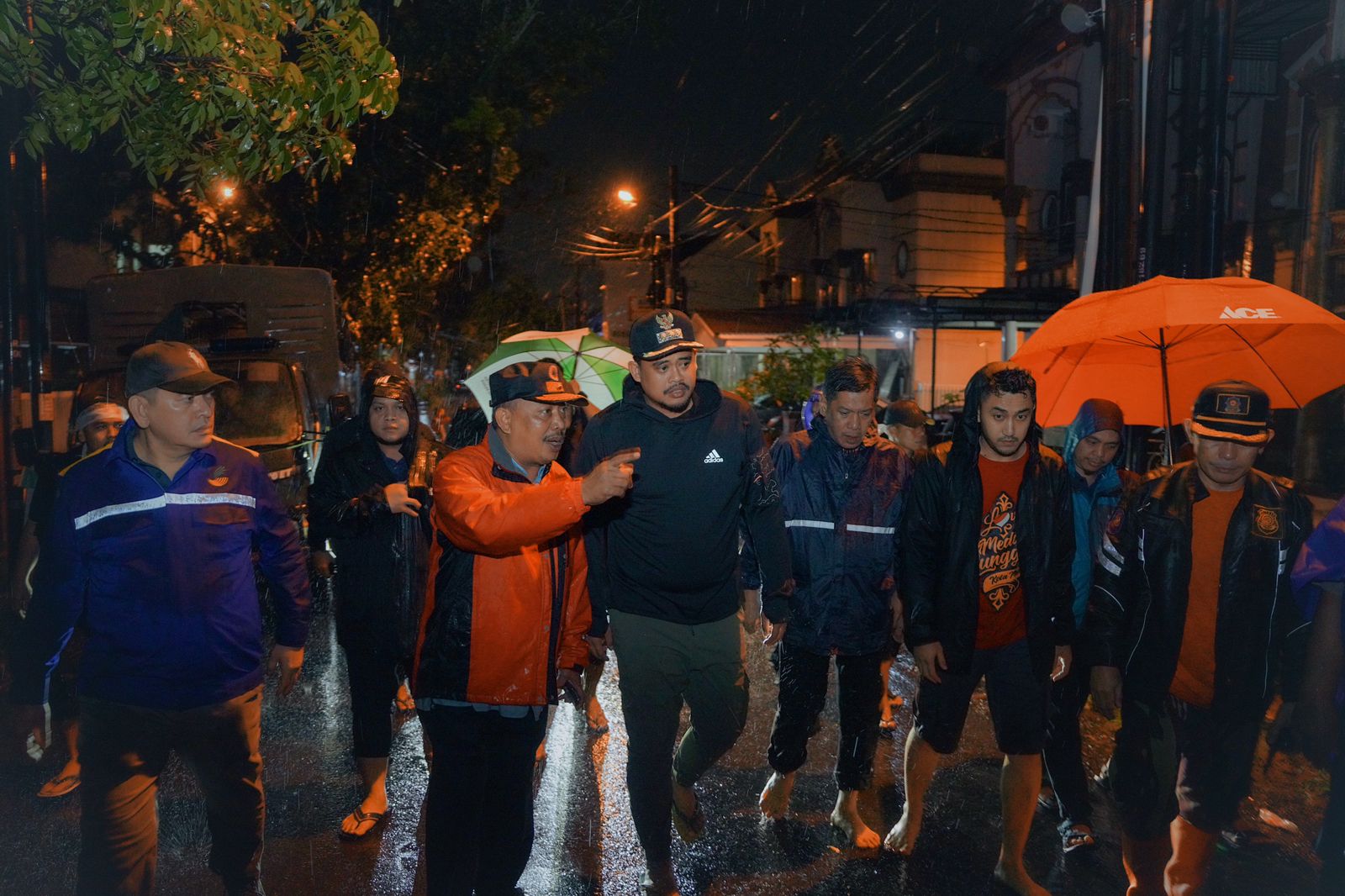 Bobby Nasution Tinjau Banjir Jalan Perjuangan, Pastikan Warga Aman & Dilayani Dengan Baik