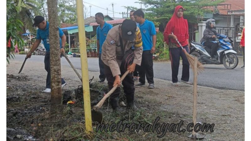 Giat Rutin Jumat Bersih, Camat Elmiati : Mari Kita Jaga Kebersihan Lingkungan