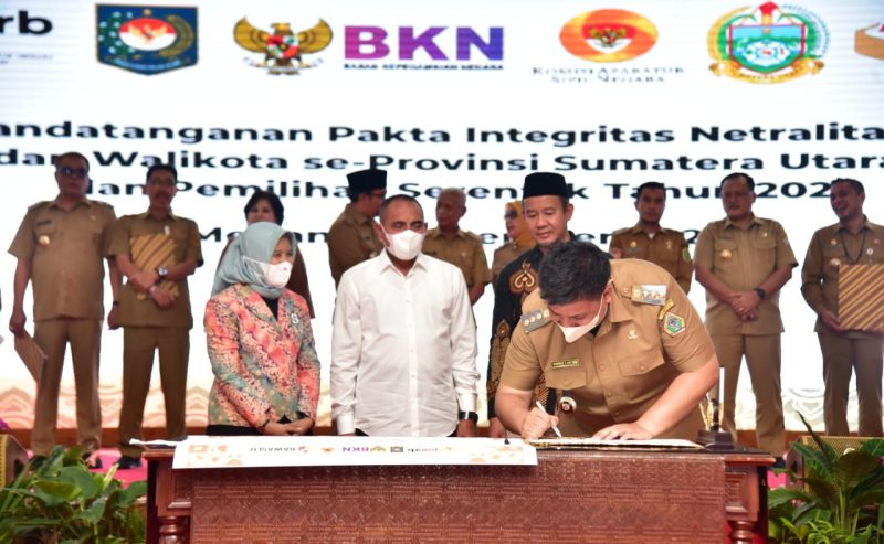 Bupati Samosir Teken Pakta Integritas Netralitas ASN pada Pemilu 2024