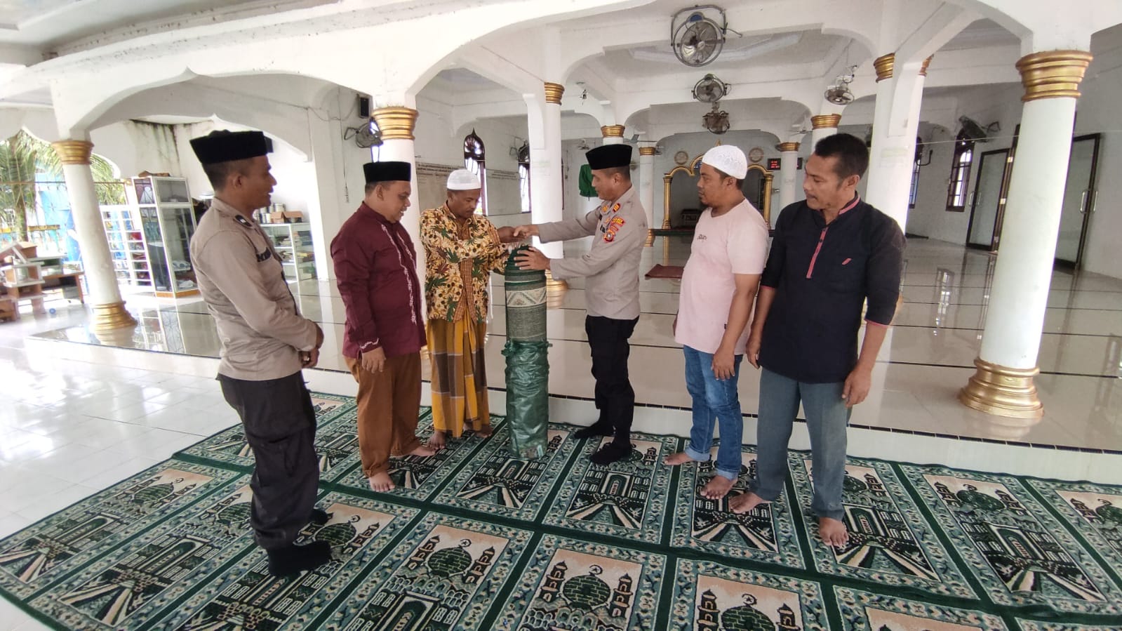 Sambang/Silaturahmi di Mesjid At-Taqwa, Kasat Binmas Ajak Jaga Sitkamtibma