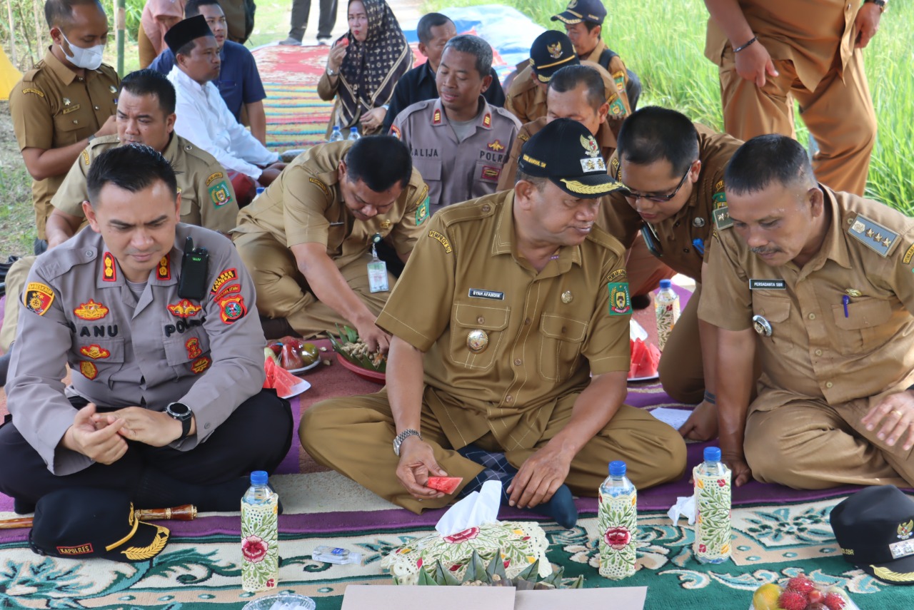 Kapolres Langkat Sambang Petani Secanggang