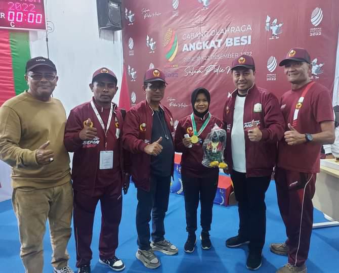 Cabor Angkat Besi Putri Sumbang Medali Emas Perdana,Dr Firman dandy, Ini Motivasi untuk Meraih Prestasi Maksimal
