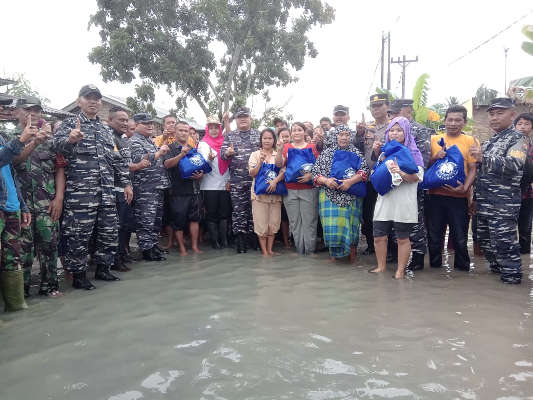 Lantamal 1 Belawan Gelar Zoom Meeting Program KBN Desa Bagan Kuala dan Berikan Bantuan Sembako Korban Banjir