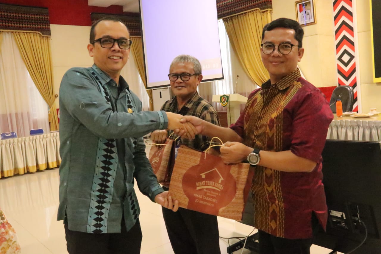 PJ Sekda Tapsel M.Frananda Membuka Sosialisasi Penyusunan LKPJ Dan LPPD