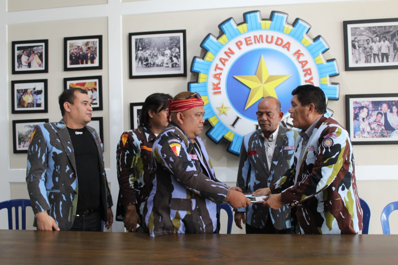 DPP IPK Serahkan SK Defenitif Satgas Inti Mahasakti Karya DPP IPK Periode 2022 – 2027  kepada Samsul Tarigan