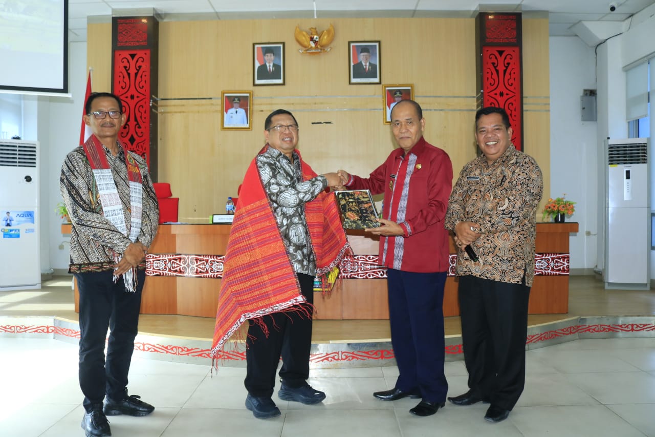 Wabup Samosir Terima Kunjungan Kerja Bupati Tulung Agung