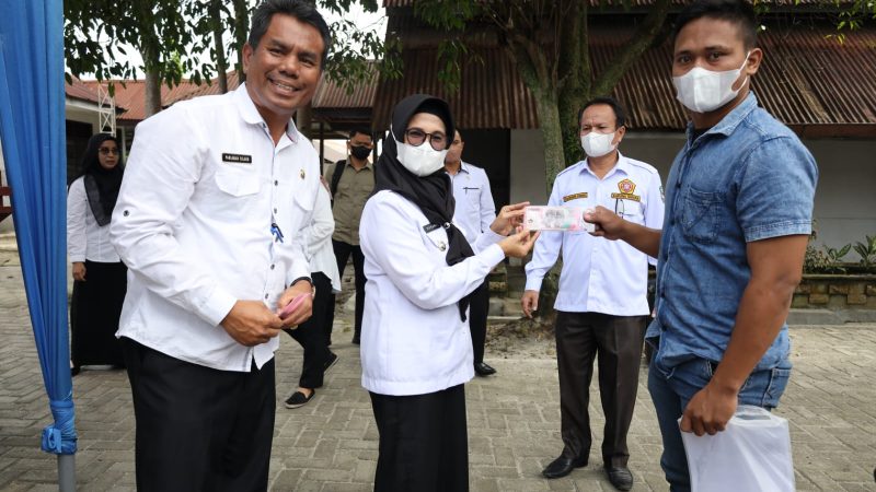 Buruh Pabrik Rokok dan Masyarakat Terima BLT DBH-CHT dari Pemko Pematang Siantar