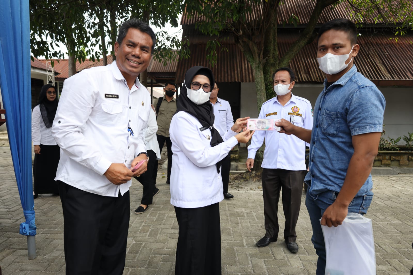 Buruh Pabrik Rokok dan Masyarakat Terima BLT DBH-CHT dari Pemko Pematang Siantar