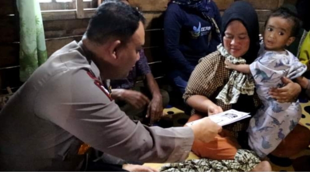 Kapolres Labuhanbatu Jemput Balita Mengidap Penyakit Tumor