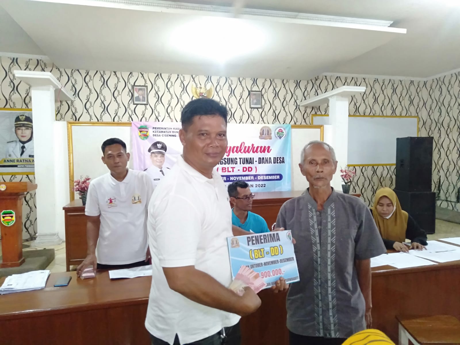 Jelang Nataru, Kades Yandi: Penyaluran BLT Cibening Optimis Tepat Sasaran