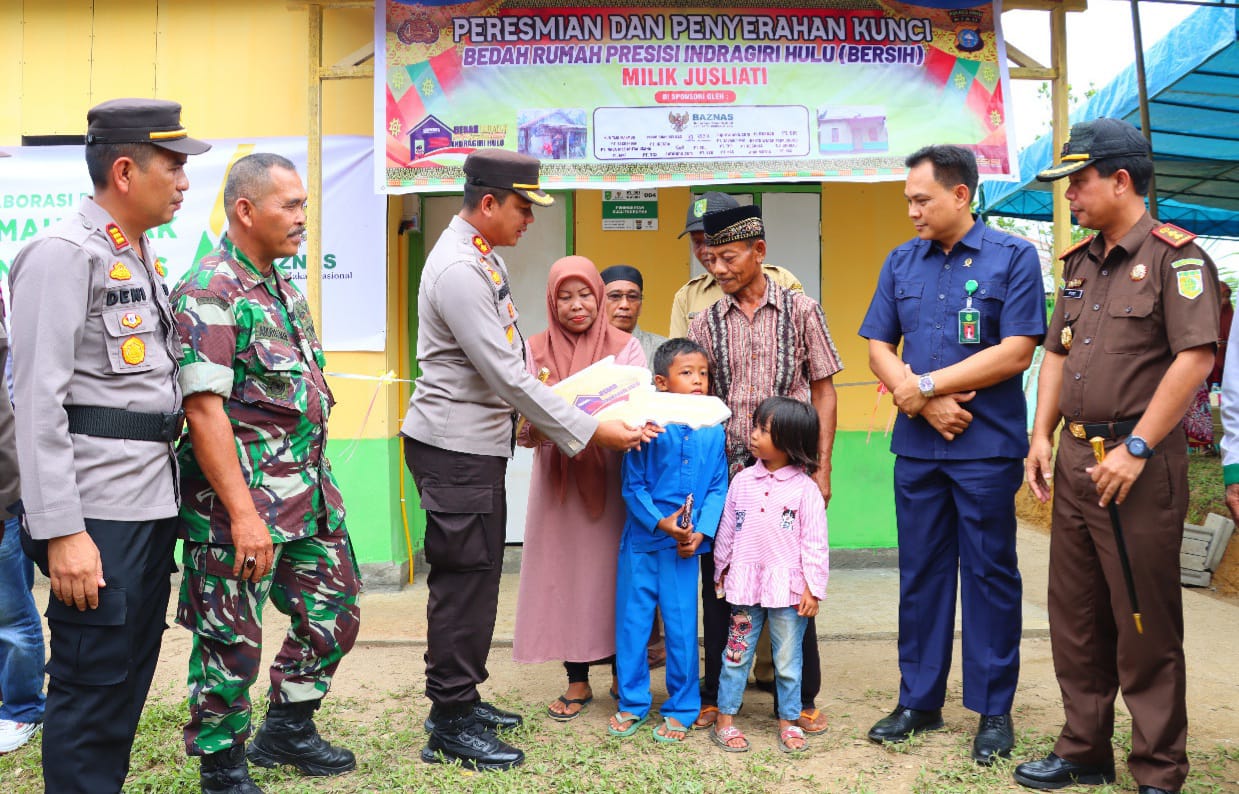 Resmikan Program Bersih ke-12, Kapolres Inhu Pamit Pada Masyarakat