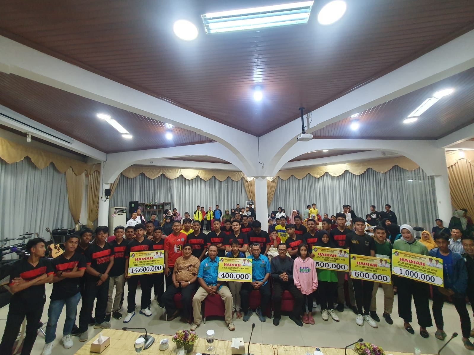 Apresiasi Prestasi Olahraga Tahun 2022, Bupati Safaruddin Bagikan “Suntikan” Motivasi Bagi 157 Atlet