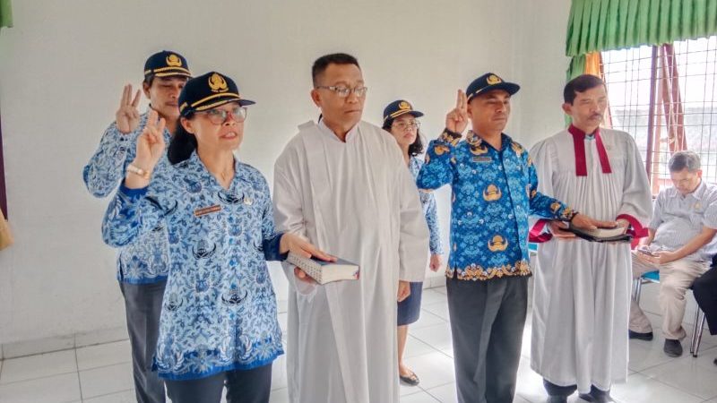 Bupati Samosir Lantik Pejabat Administrator Juga Pengawas di Dinas Kependudukan dan Pencatatan Sipil
