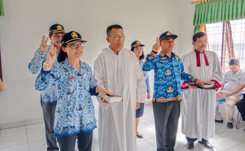 Bupati Samosir Lantik Pejabat Administrator Juga Pengawas di Dinas Kependudukan dan Pencatatan Sipil