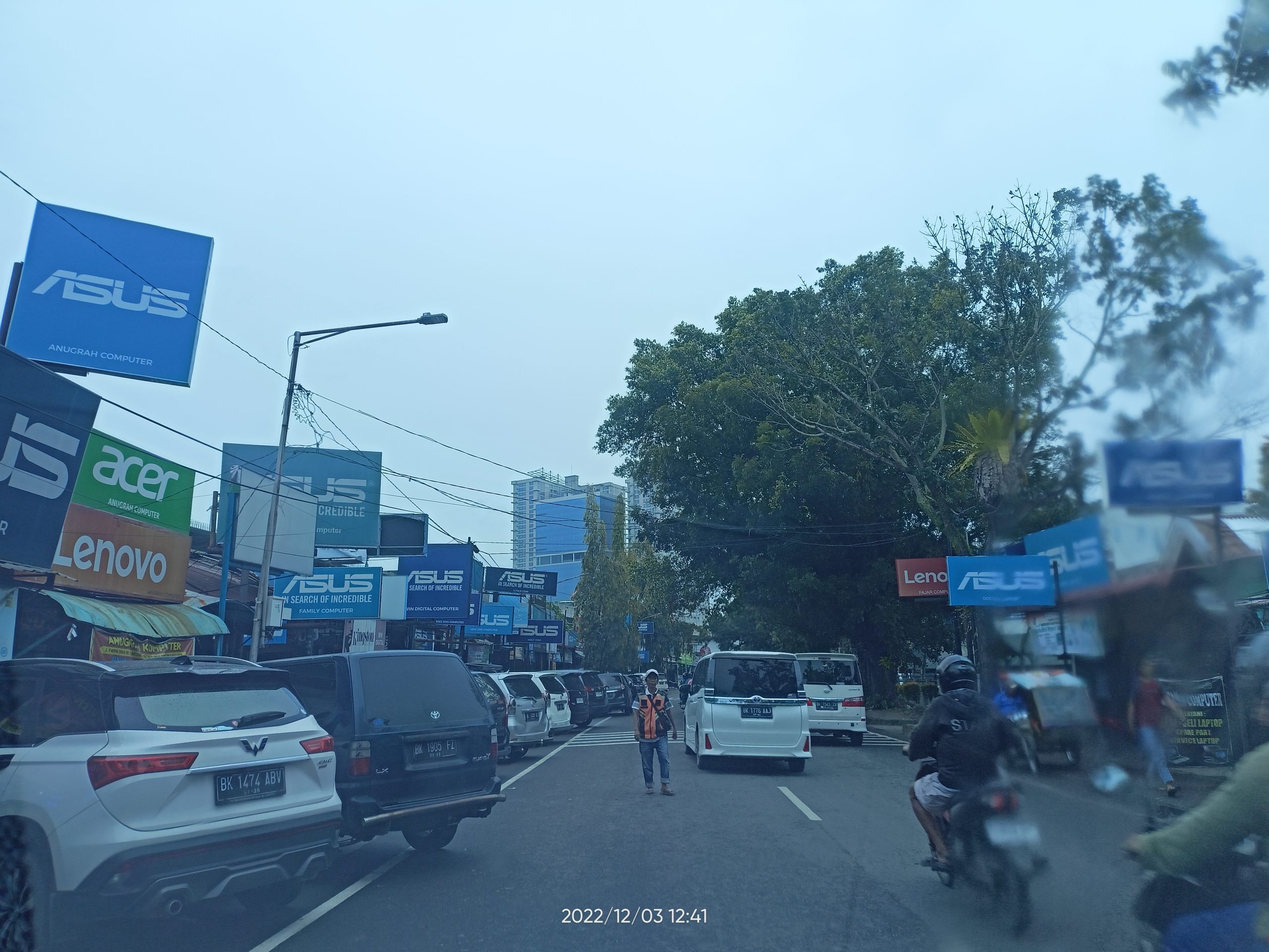 Calon Pembeli Resah, Toko Penjualan Komputer di Jalan Merak Jingga Marak Calo