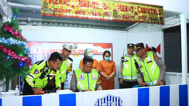 Kapolres Samosir Pimpin Apel Pengamaman Malam Tahun Baru